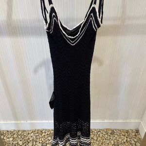 BCBG BLACK/WHITE SWEATER DRESS